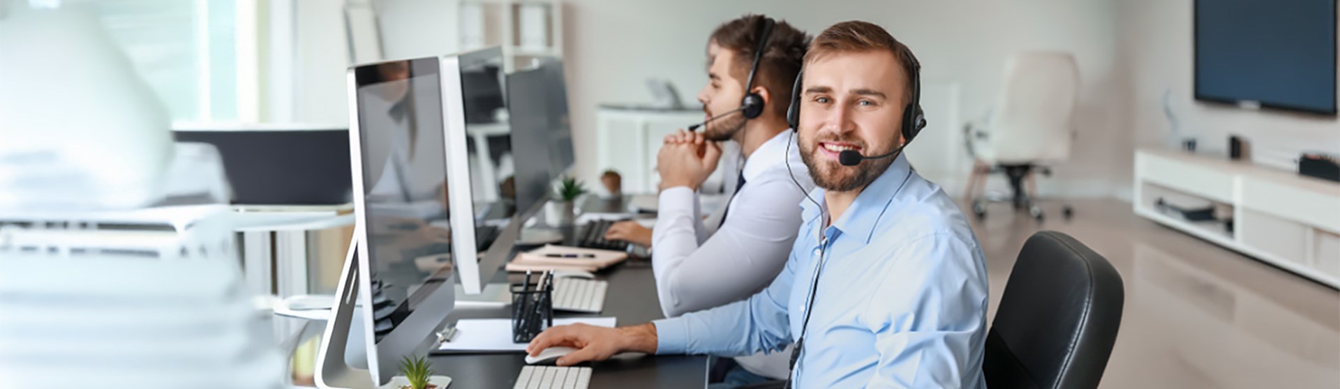 Frau mit Headset